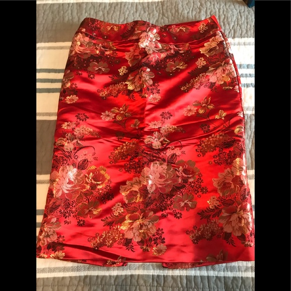 Red with gold flower detail pencil skirt. - Picture 1 of 2
